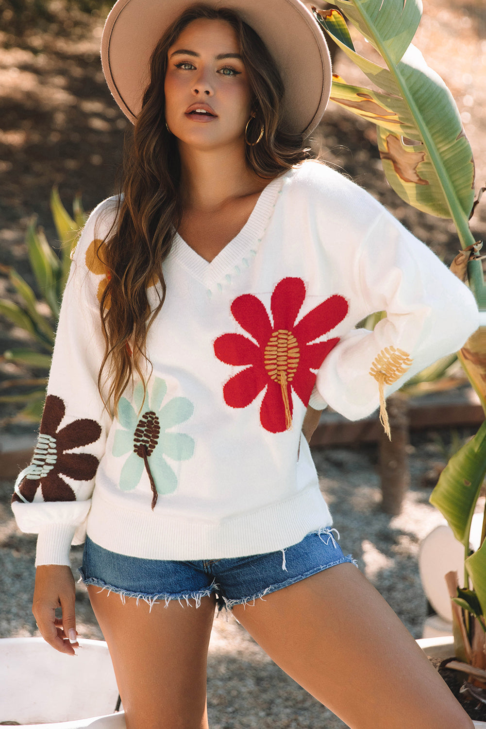 Pull a col en V et épaules tombantes a motif de grandes fleurs
