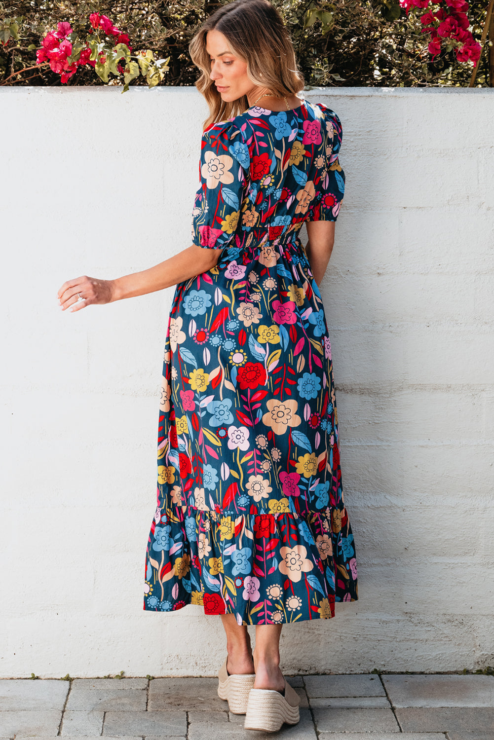 Robe longue rétro à imprimé floral et col fendu