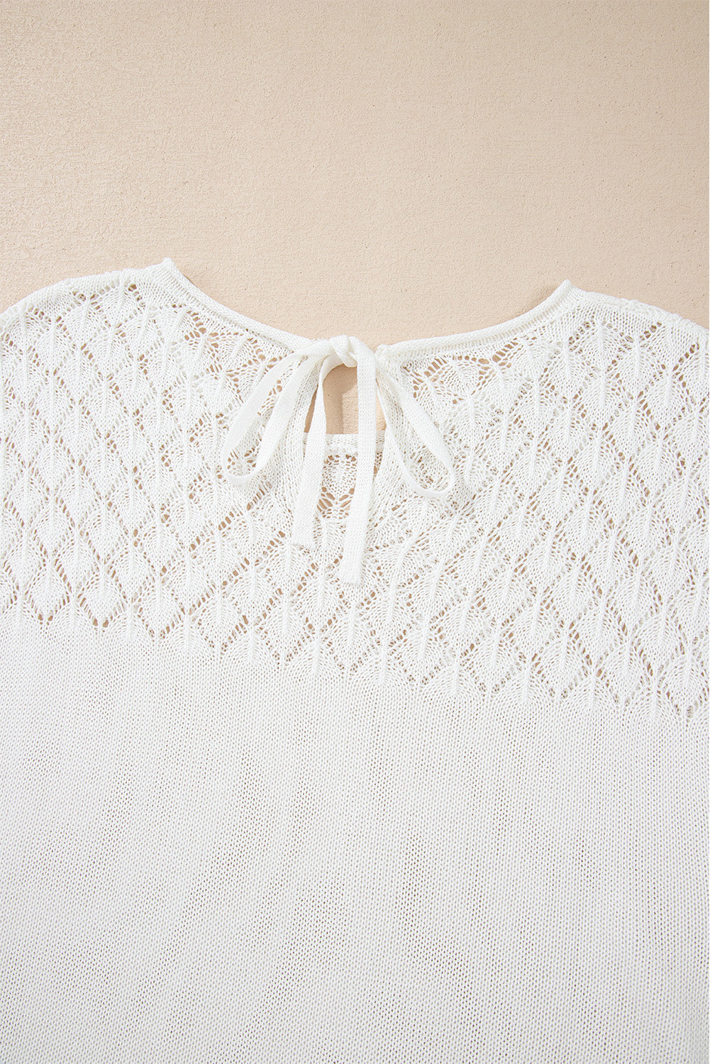 Pull a manches courtes en tricot a œillets noué dans le dos