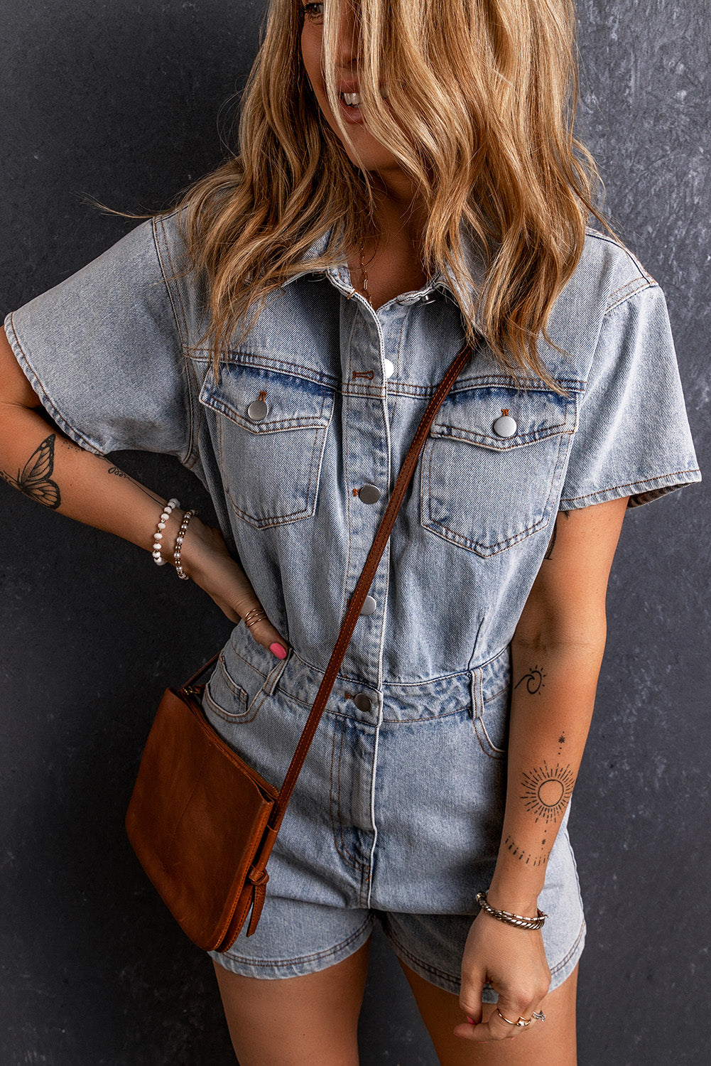 Barboteuse en denim avec poches et boutons délavés vintage