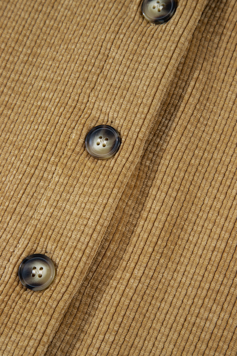 Veste en velours côtelé boutonnée avec poche plaquée