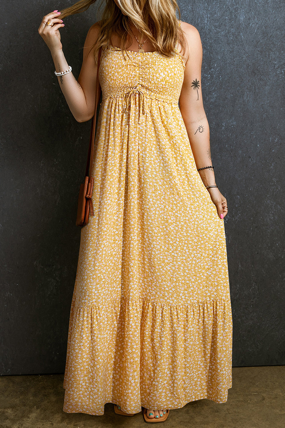 Robe longue florale smockée taille haute à froufrous