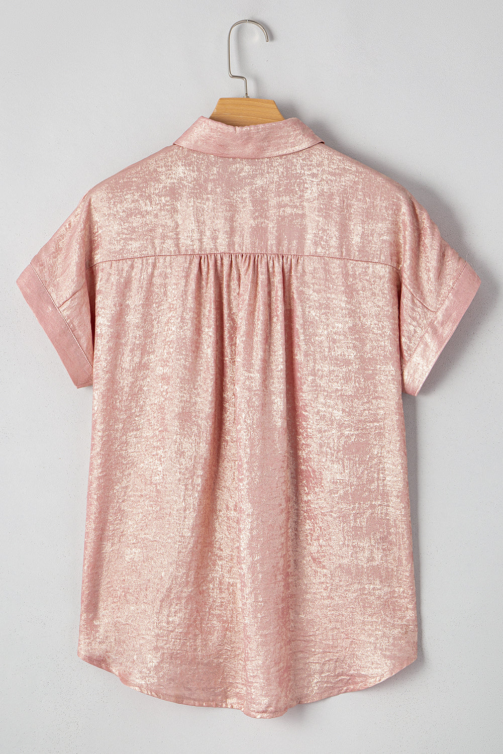 Chemise ample à manches courtes et boutons métalliques