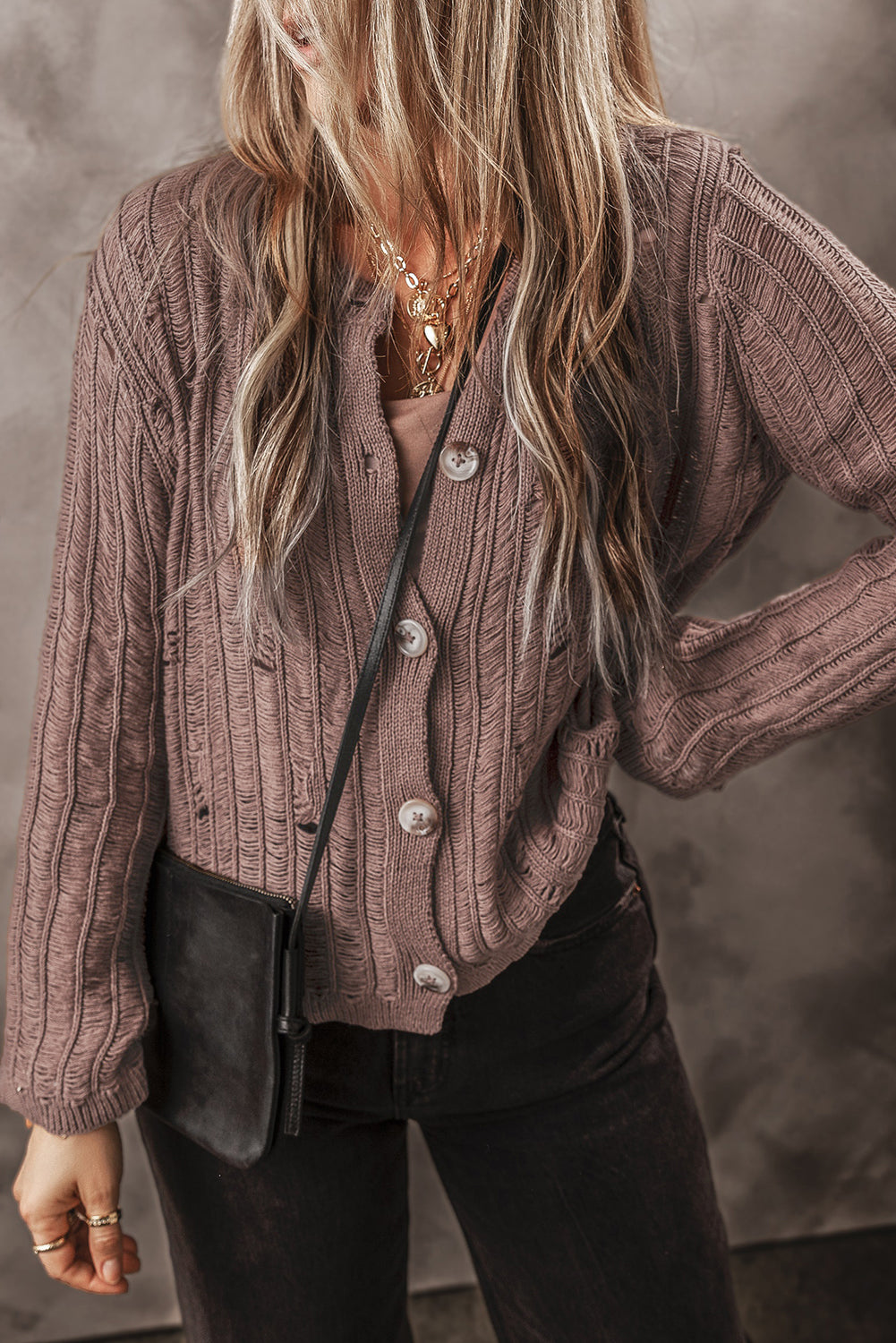 Cardigan boutonné en tricot texturé découpé