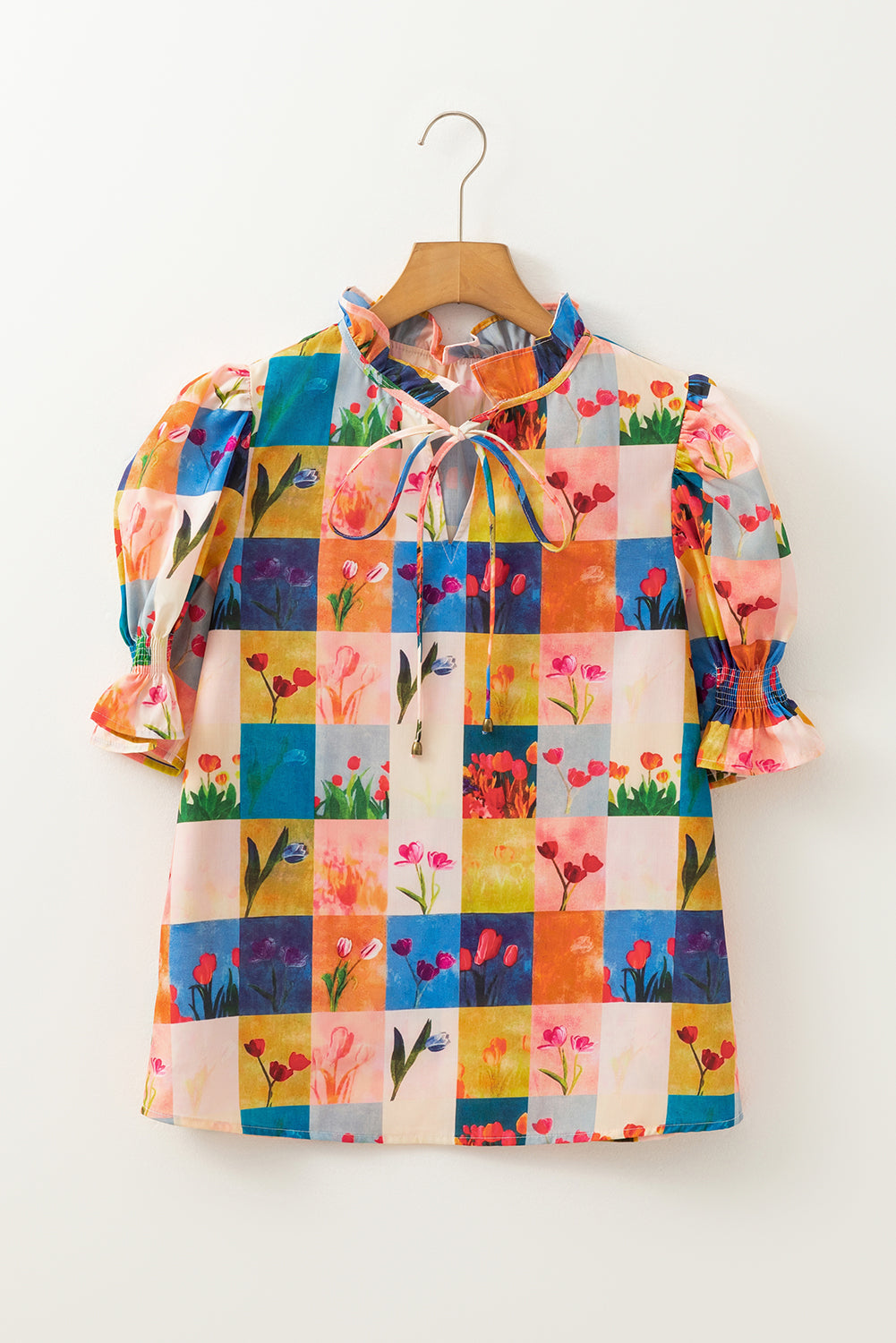 Chemisier à manches courtes bouffantes et volants à imprimé floral à carreaux
