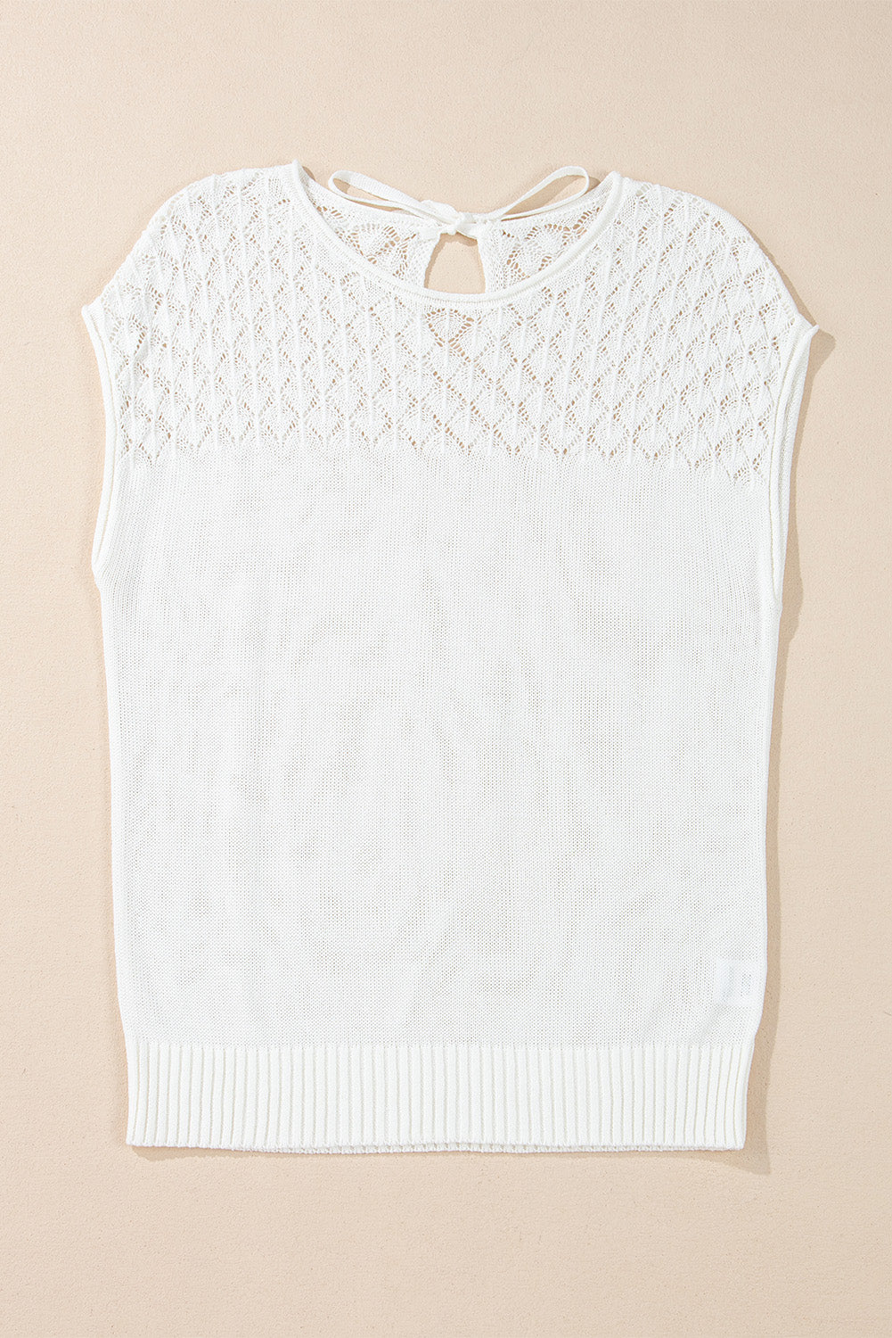 Pull a manches courtes en tricot a œillets noué dans le dos