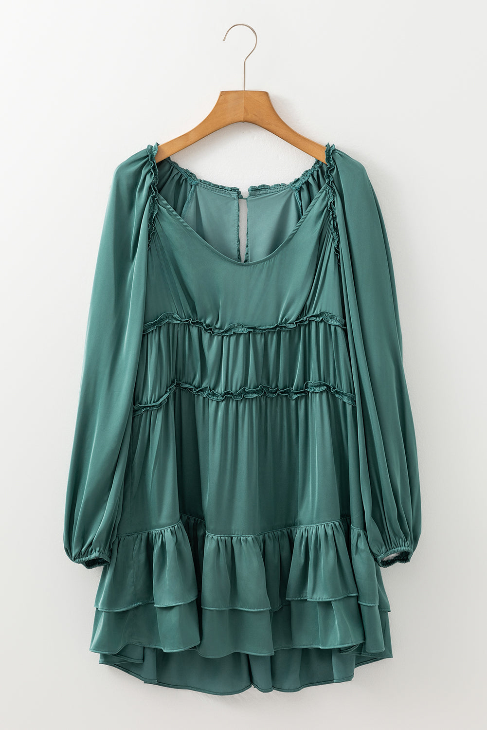 Mini-robe ample a volants et manches bouffantes