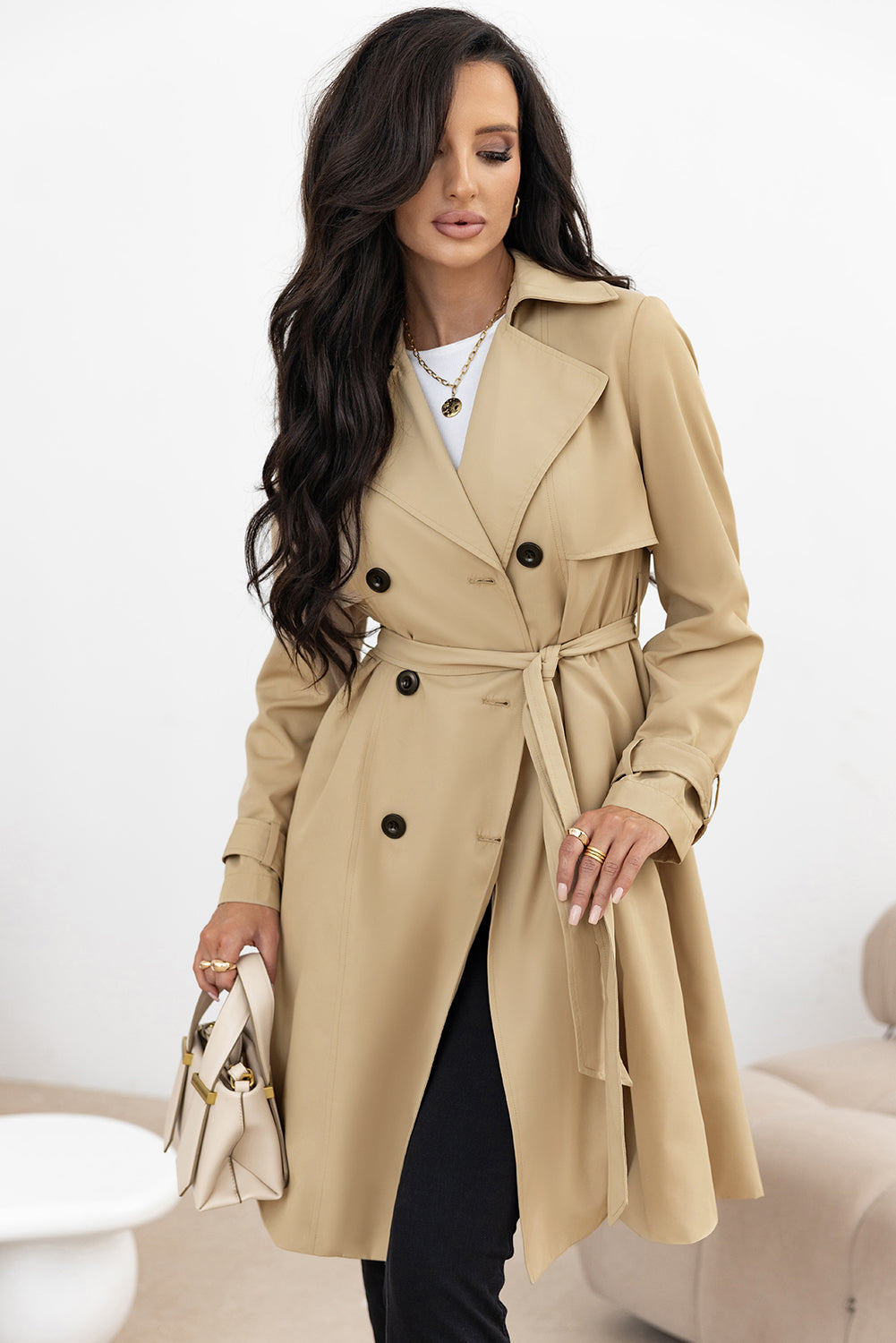 Manteau coupe-vent de couleur unie, col a revers, cravate a la taille