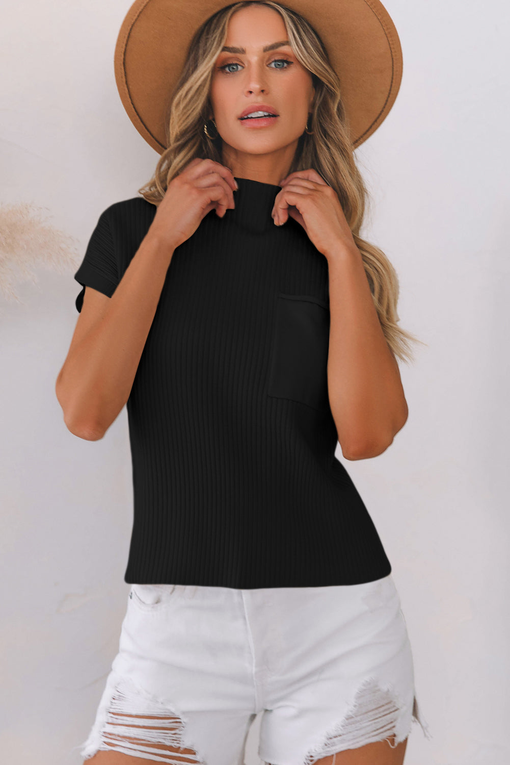 Pull a manches courtes en tricot côtelé avec poche plaquée