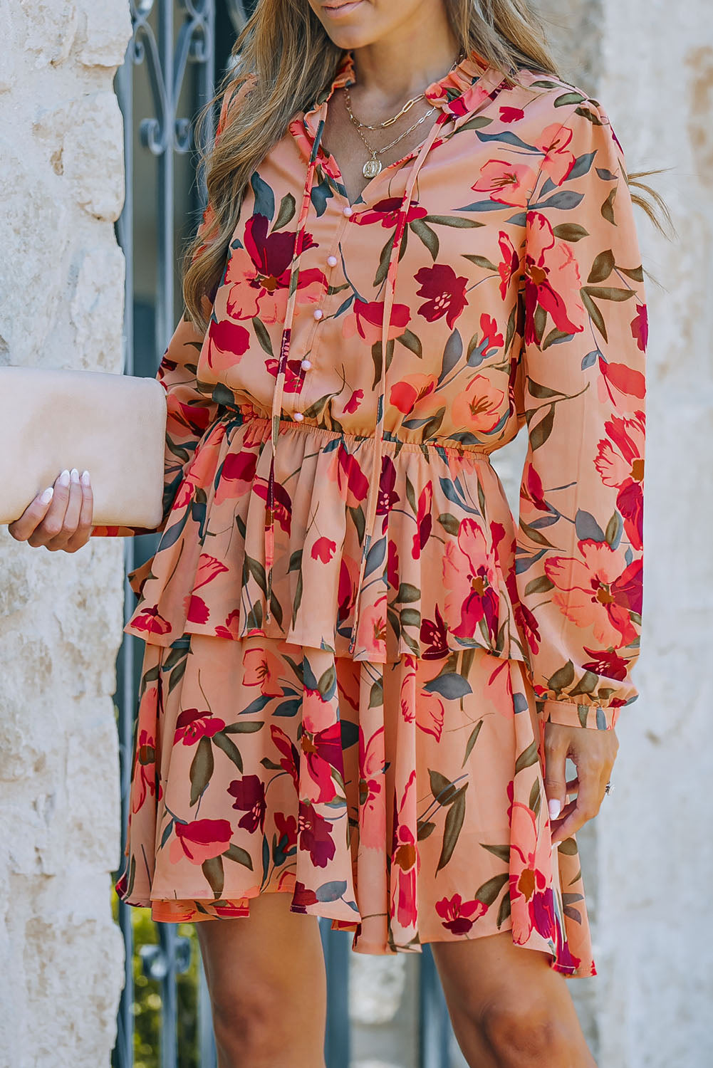Robe florale à manches longues et col à volants rouge ardent avec volant