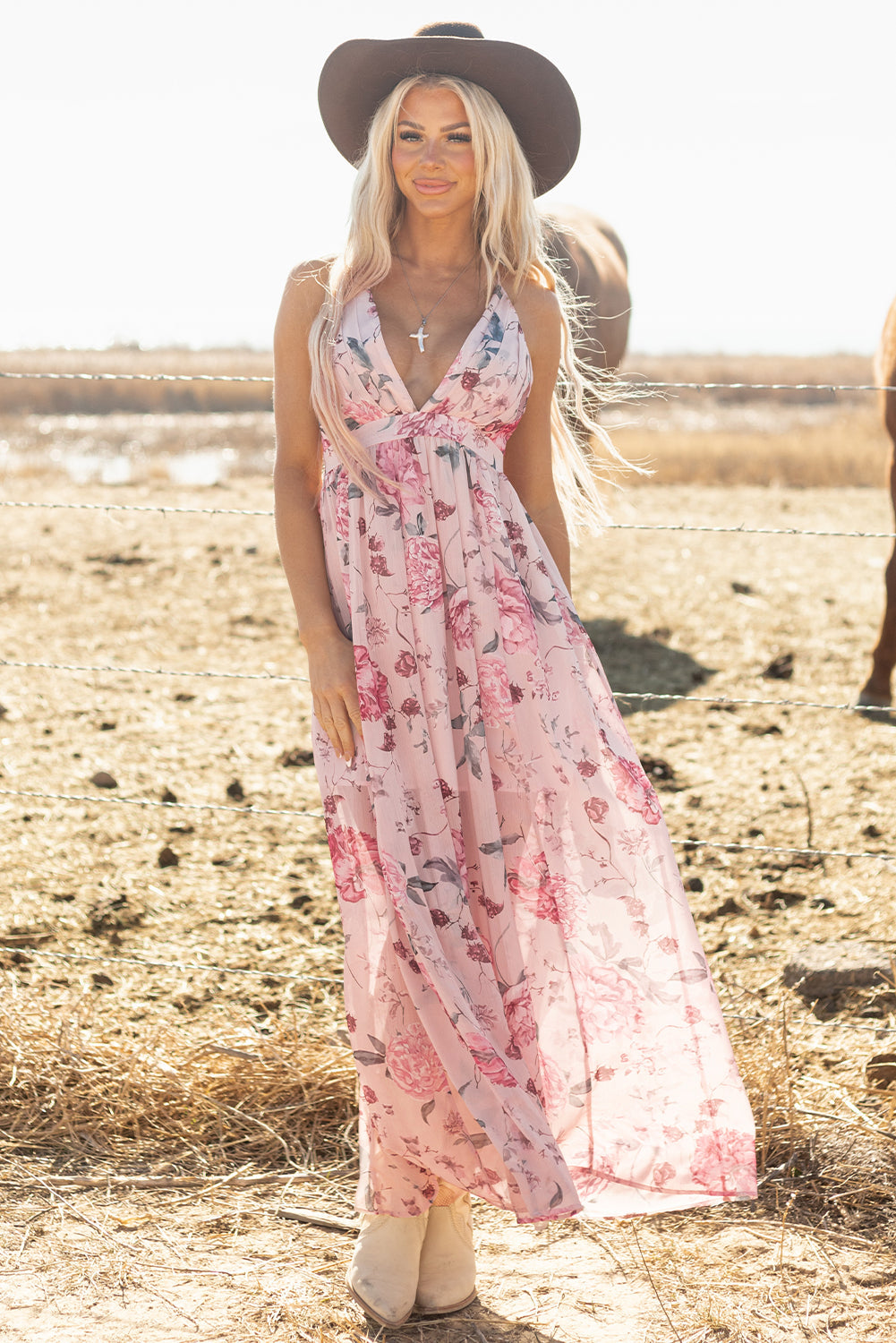 Robe longue plissée à fleurs, décolleté en V profond, taille empire, dos nu
