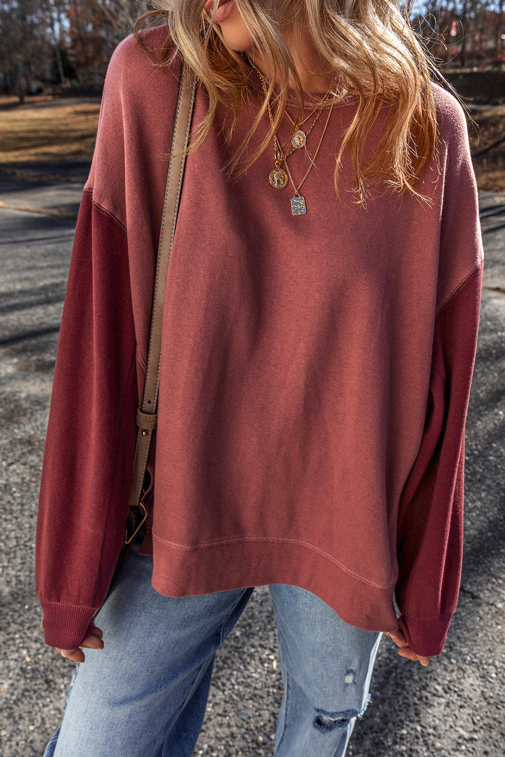 Sweat-shirt à épaules tombantes en patchwork bicolore