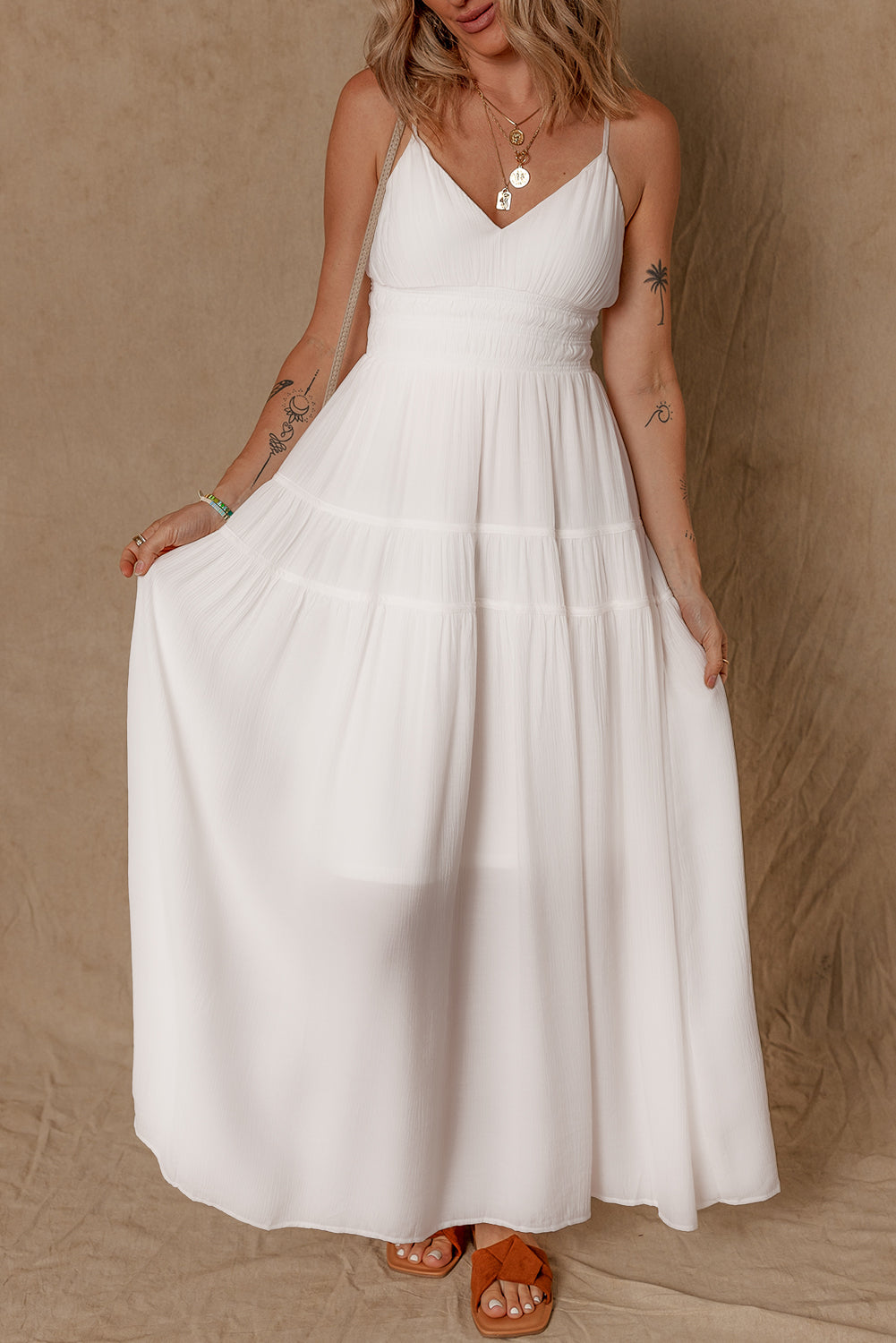 Robe longue élégante à bretelles spaghetti et taille haute