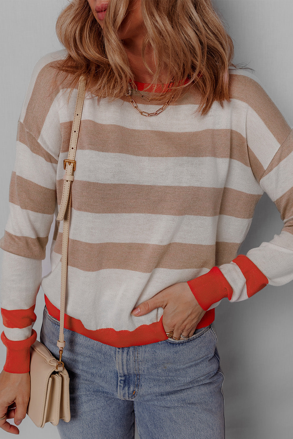 Pull a épaules tombantes et col rond a rayures color block
