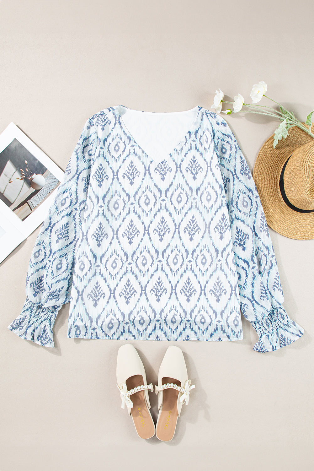 Blouse froncée a imprimé géométrique et manches bouffantes a col en V