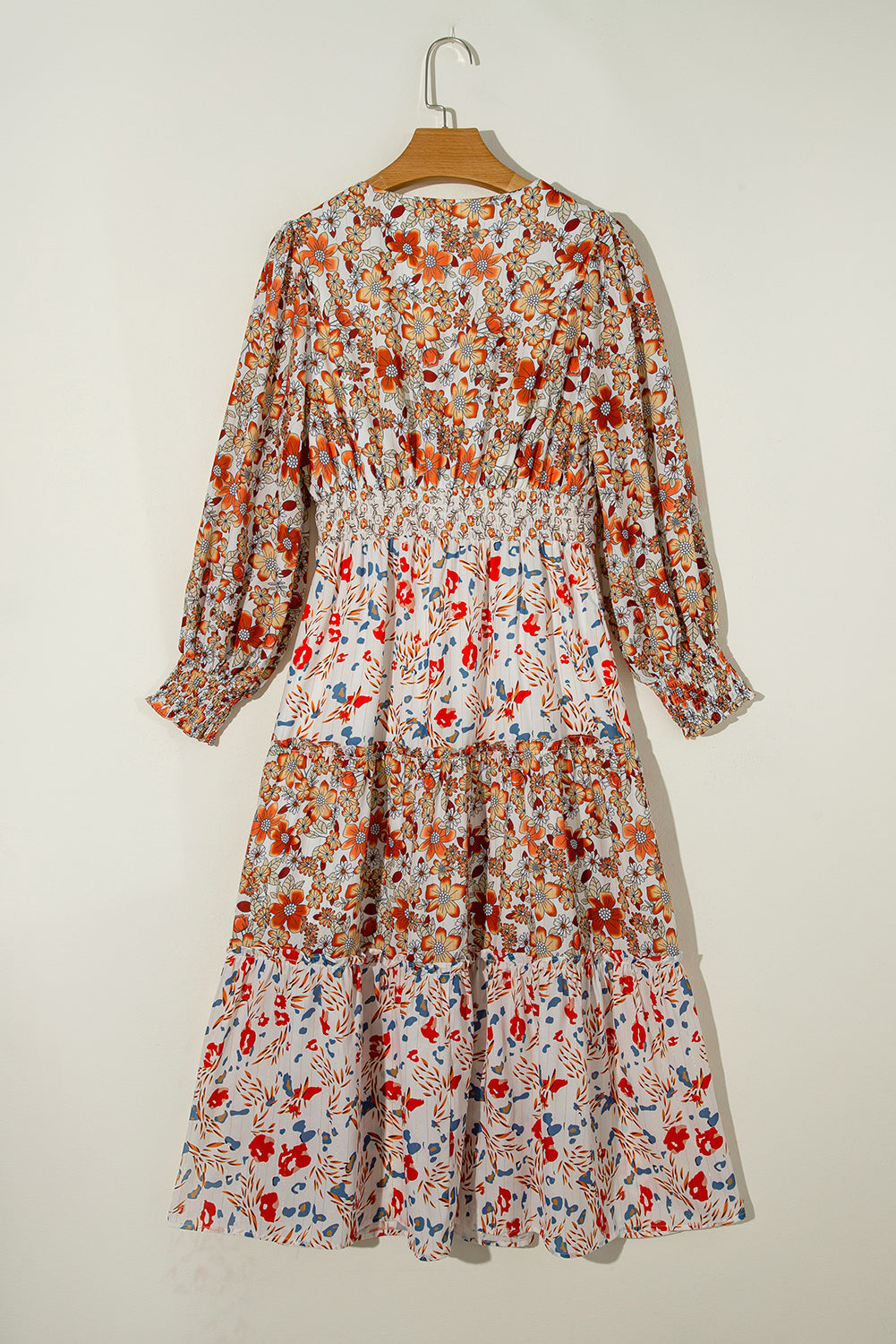 Robe mi-longue a volants et imprimé floral, manches longues, col en V