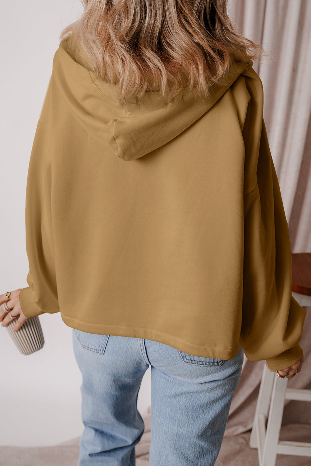 Sweat a capuche ample avec demi-fermeture éclair et poches kangourou doublées en polaire