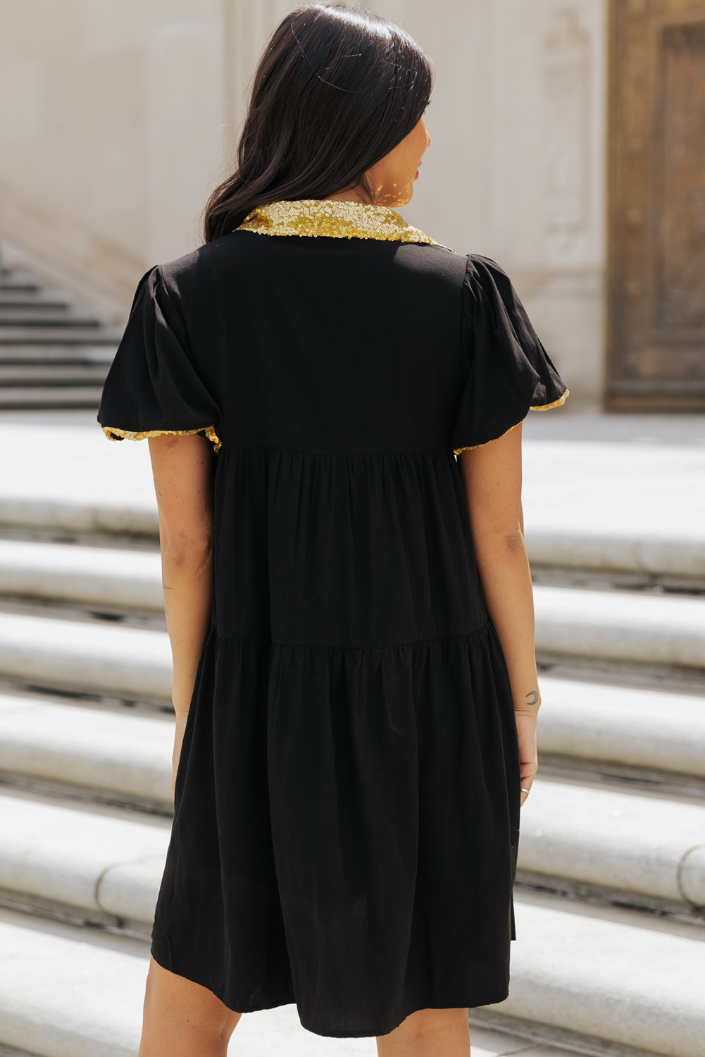 Robe chemise à manches bouffantes et bordure en sequins pour le jour du match