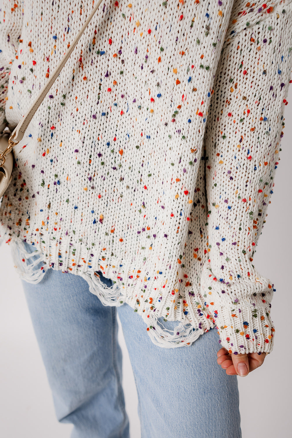 Pull en tricot vieilli à confettis colorés