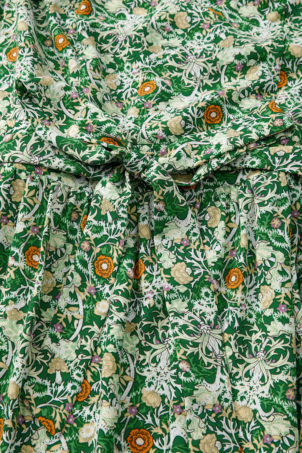 Robe courte à volants, col en V, manches flottantes et imprimé floral