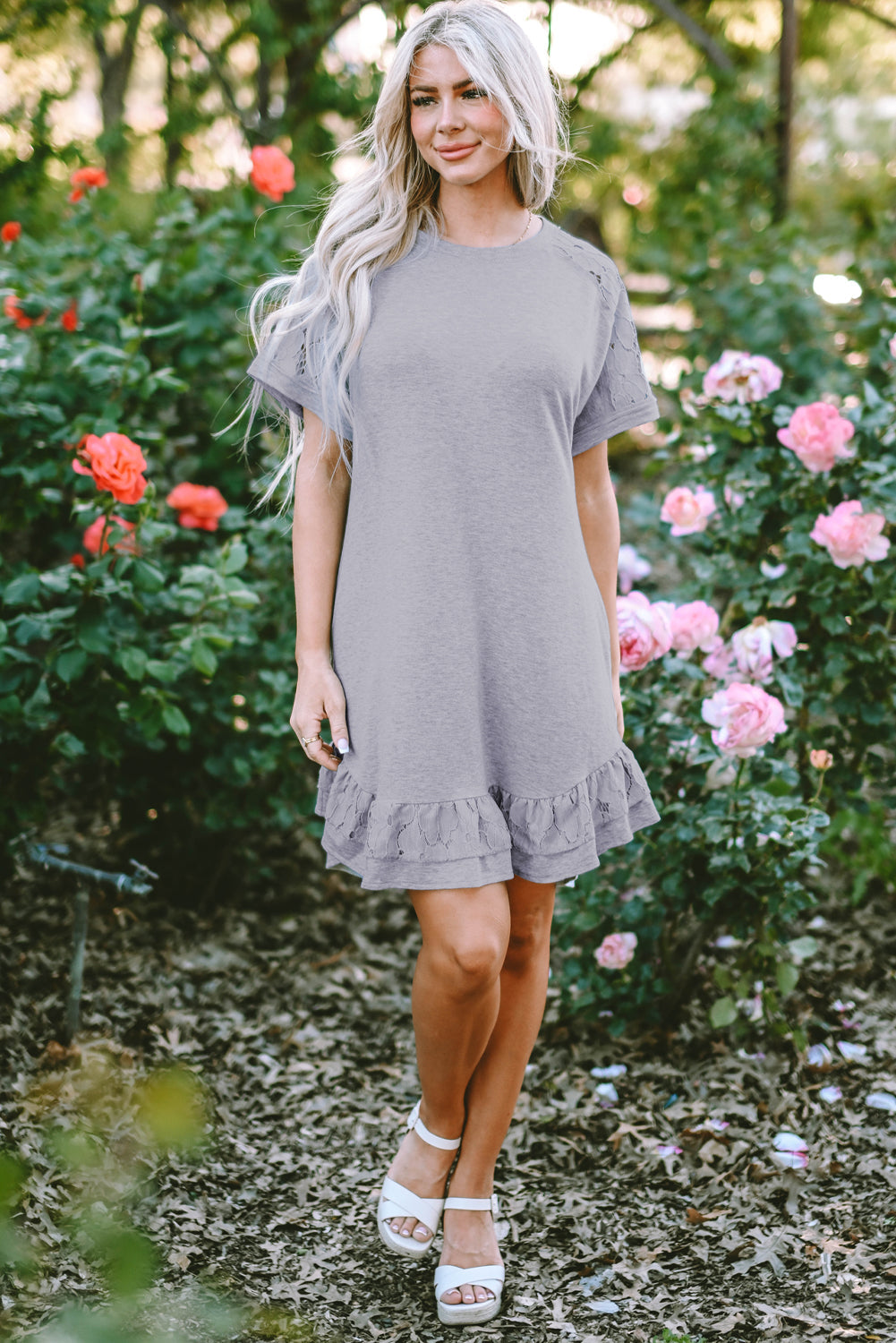 Robe t-shirt a volants et patchwork floral en dentelle