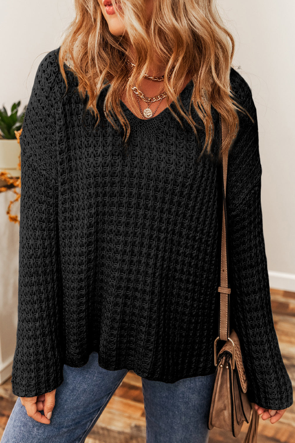 Pull à col en V au crochet évidé