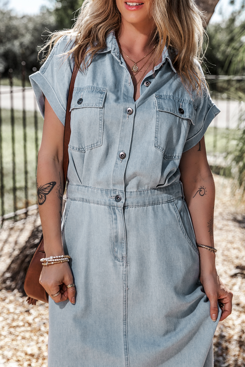 Robe courte en jean à manches chauve-souris et dos fendu