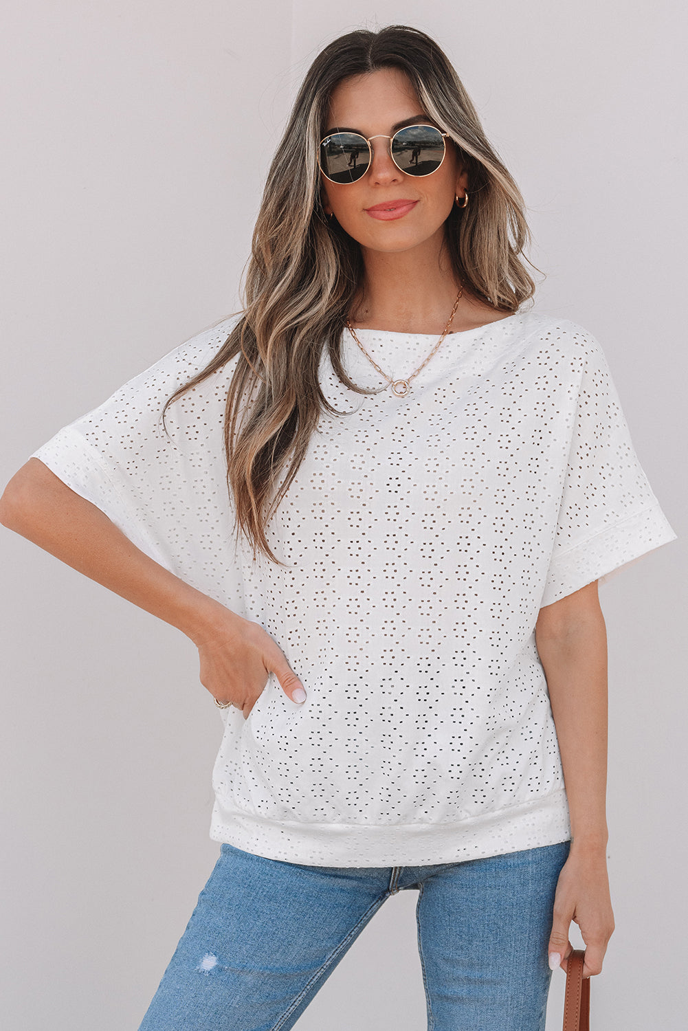 T-shirt décontracté à col bateau et motif œillets