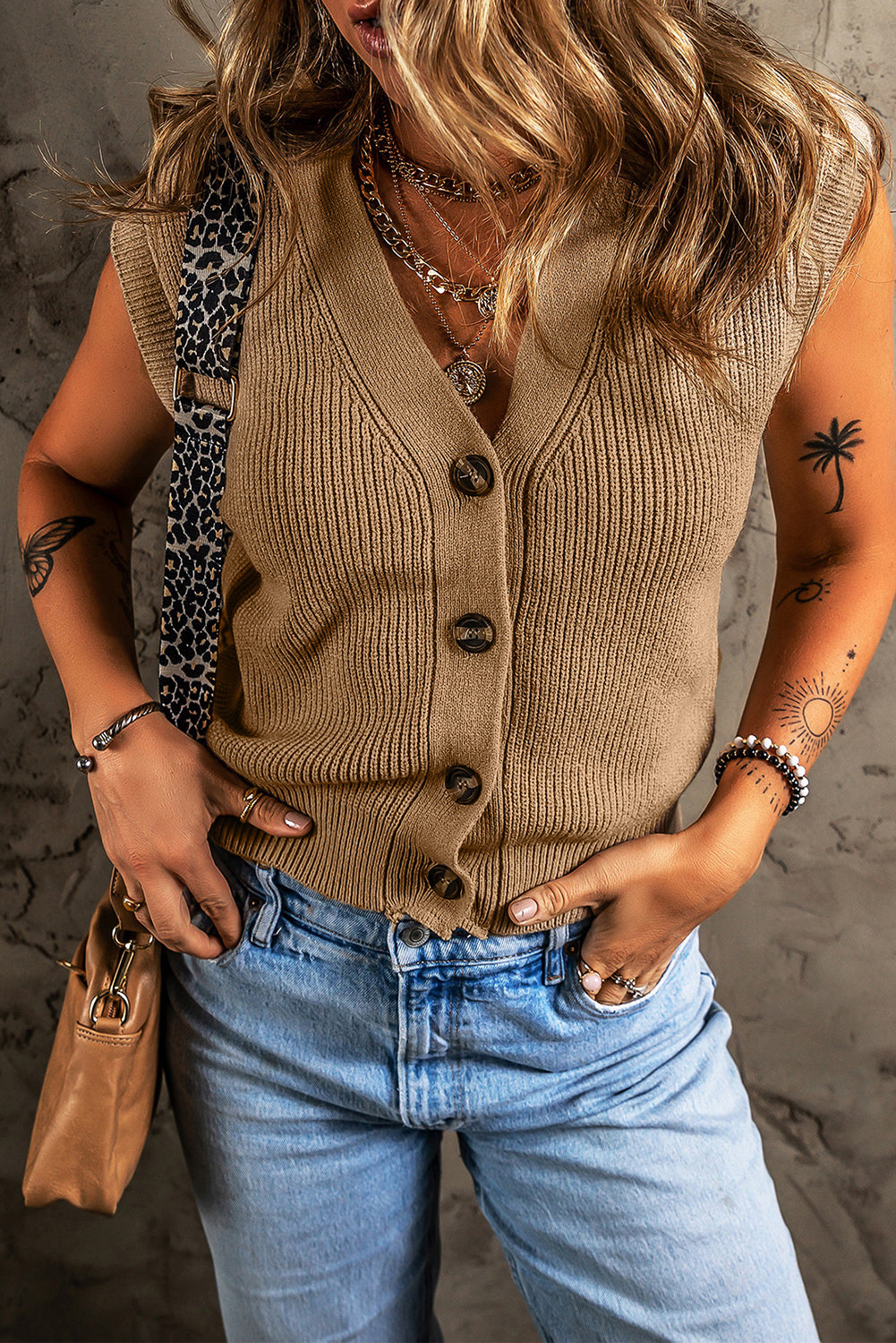 Gilet pull boutonné sur le devant a col en V