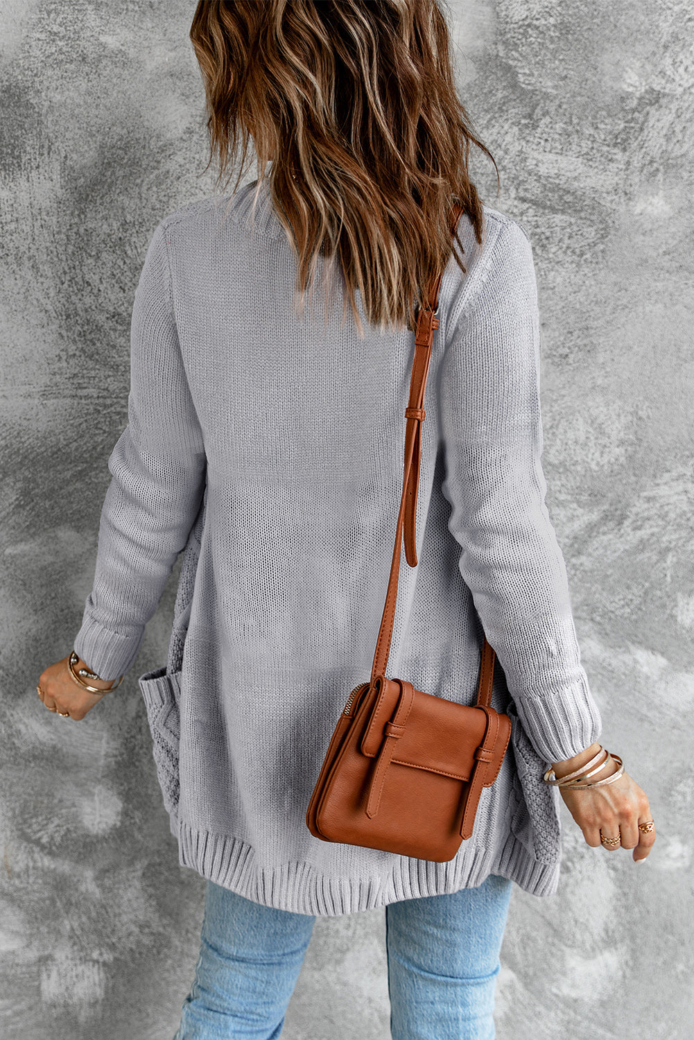 Cardigan avec poche avant et fermeture a boutons