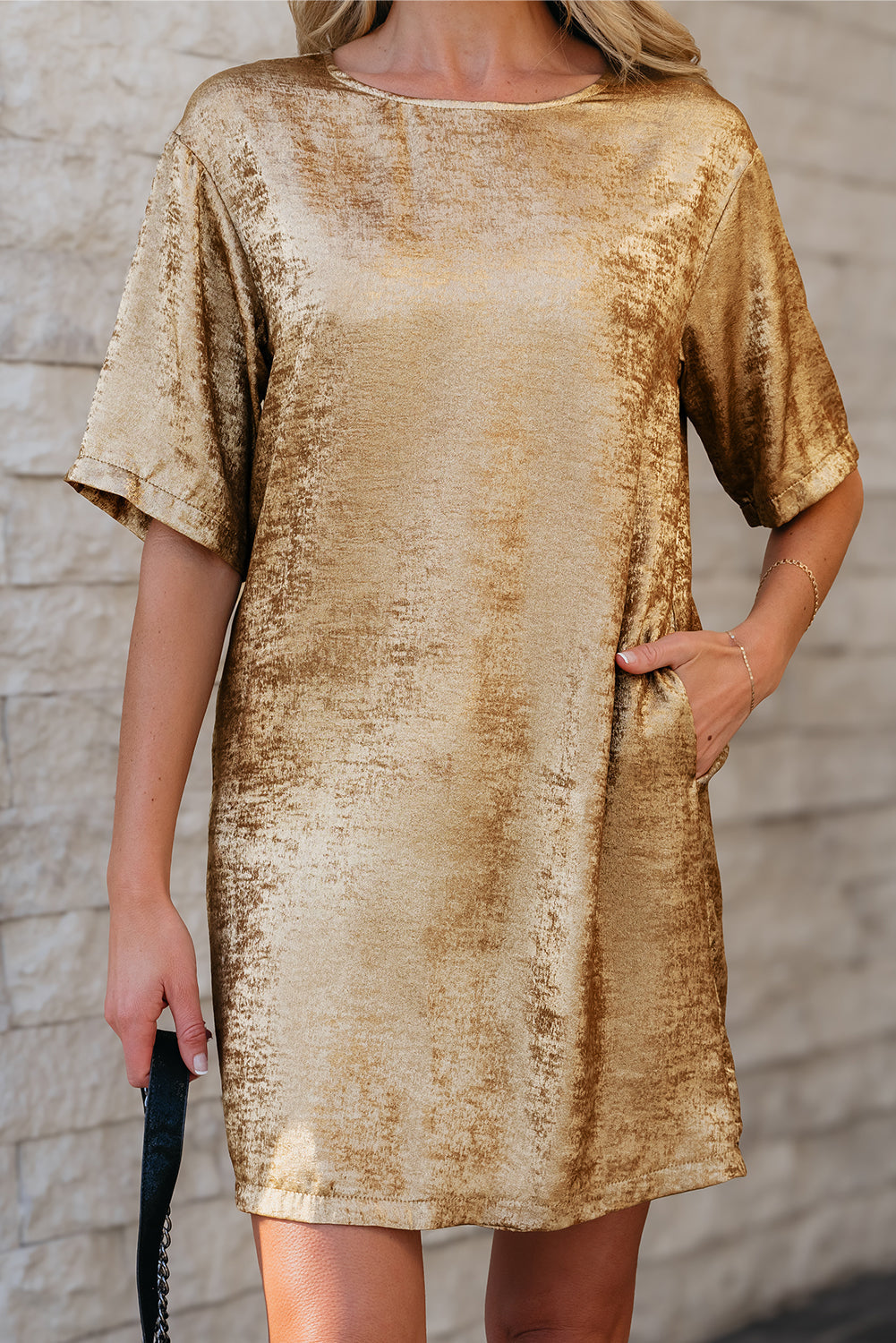Robe mini-t-shirt ras du cou à effet métallisé