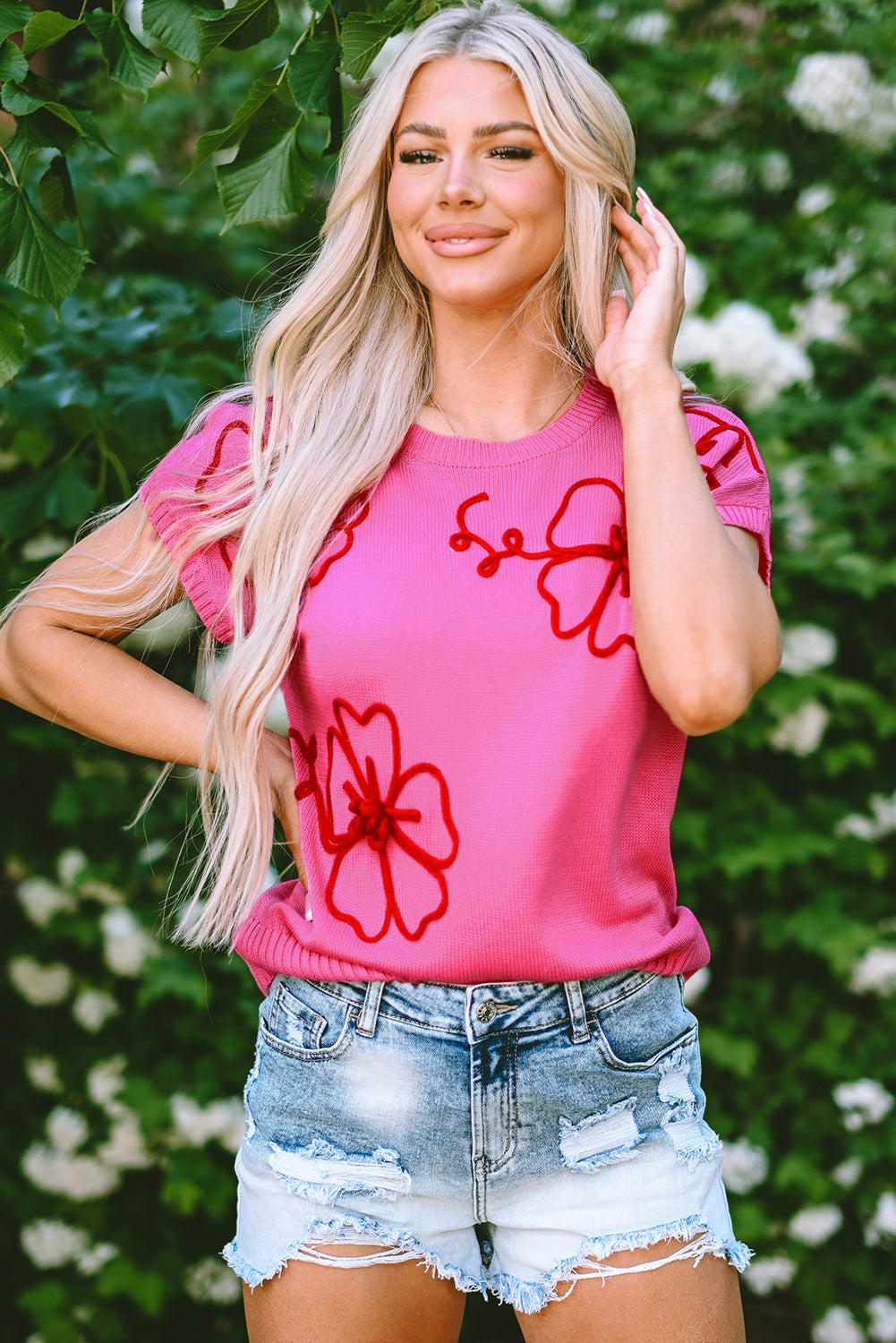 Haut en tricot a manches courtes avec broderie de fleurs