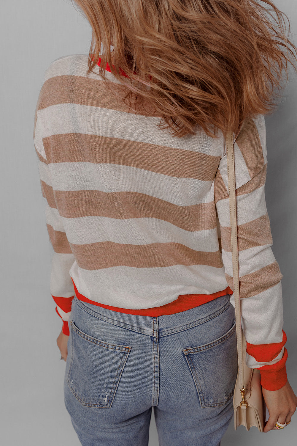 Pull a épaules tombantes et col rond a rayures color block