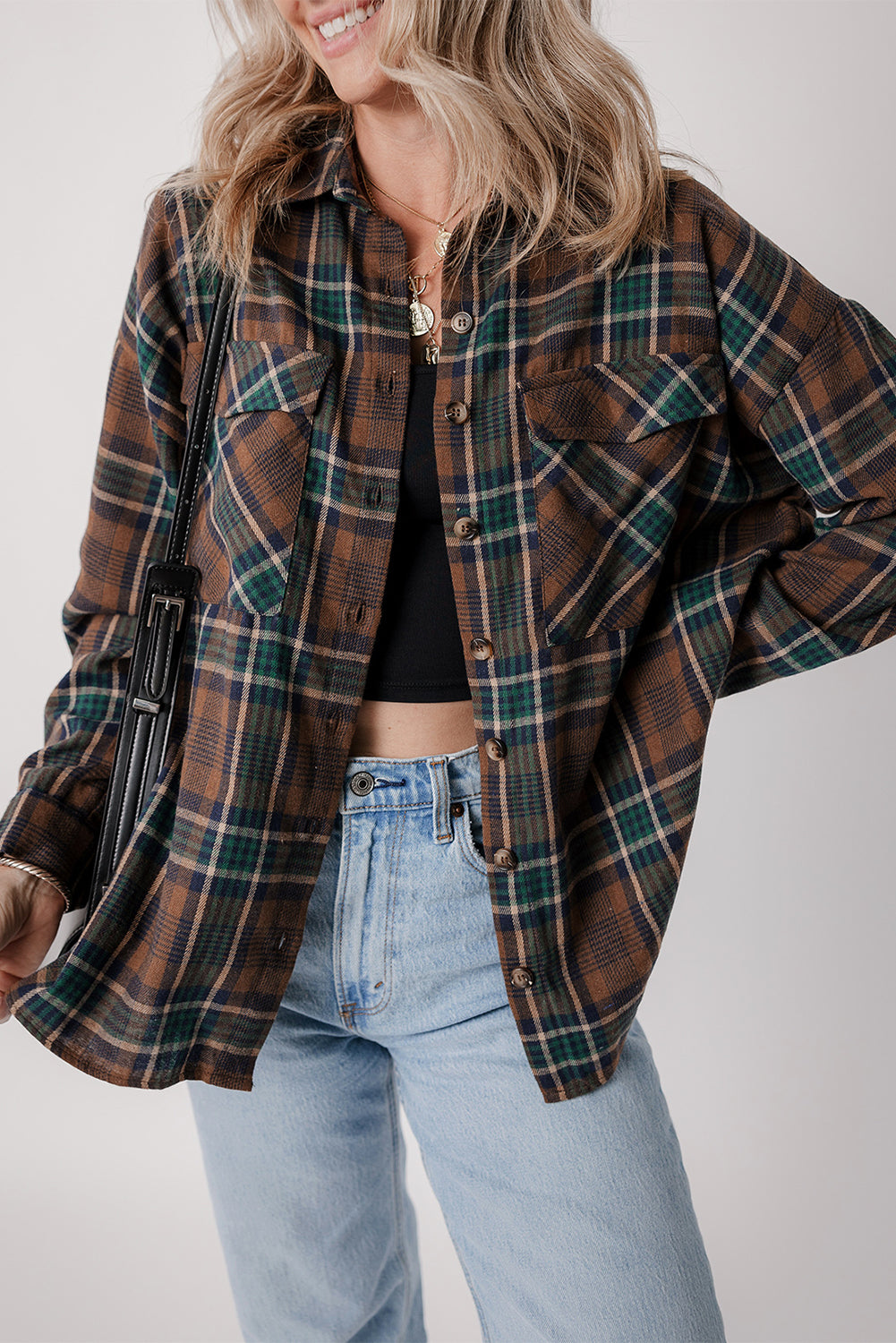 Veste chemise boutonnée à carreaux et poches poitrine