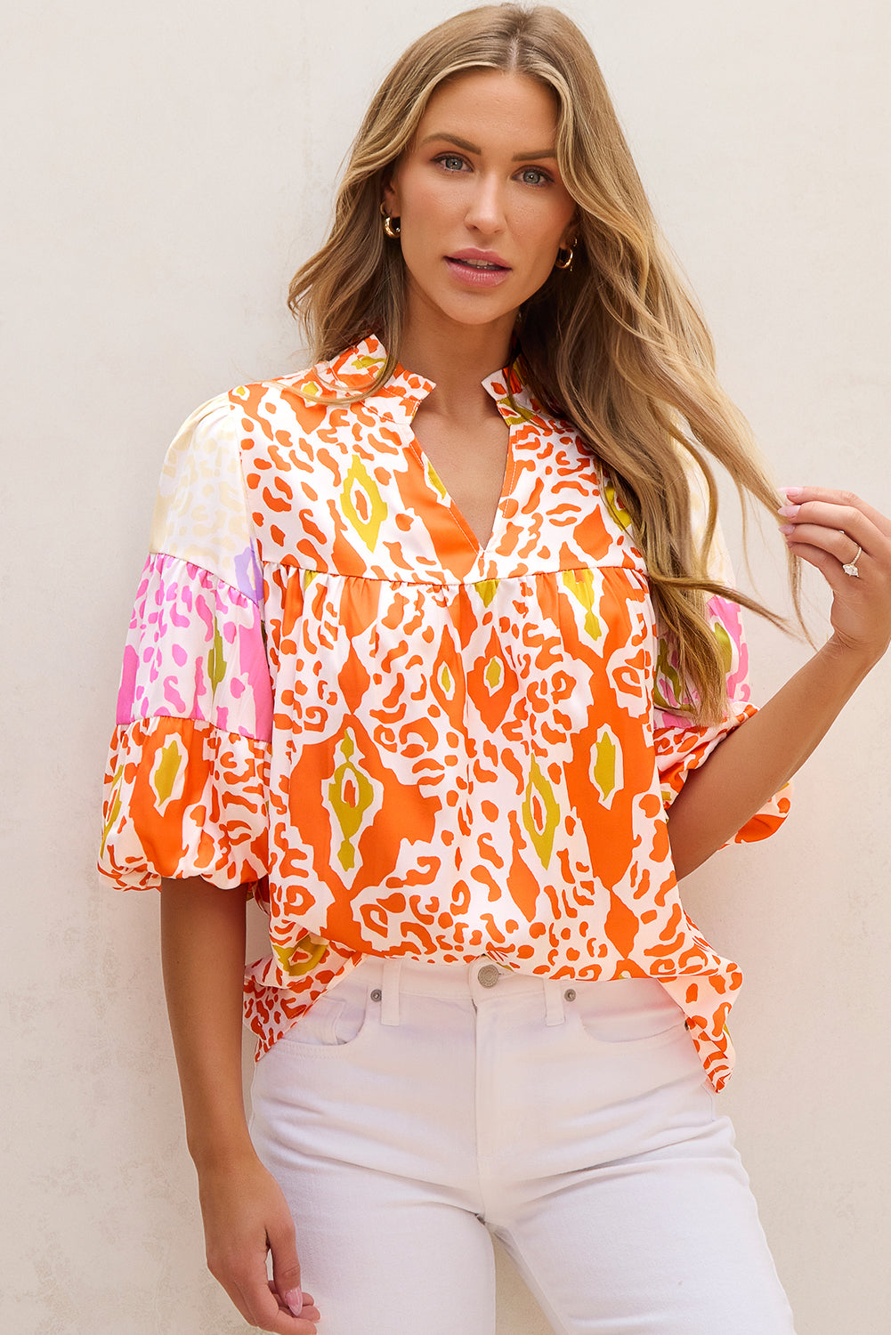 Blouse Léopard Colorblock a Manches Bouffantes et Col Fendu