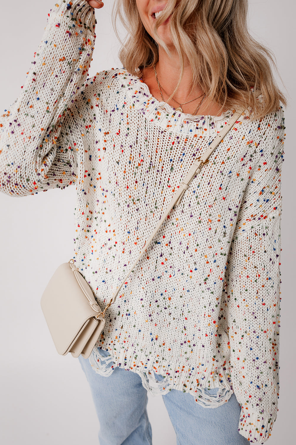 Pull en tricot vieilli à confettis colorés