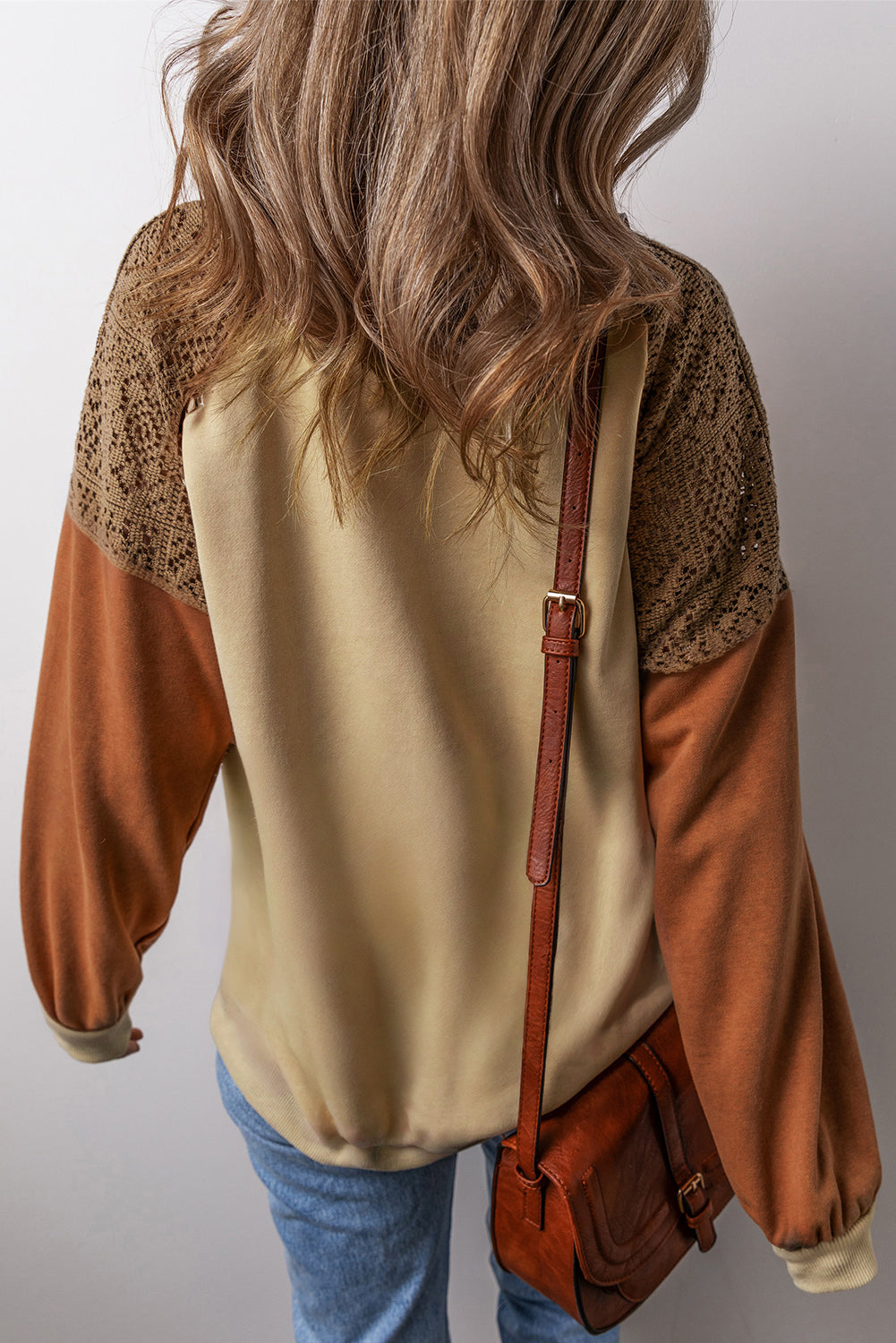 Sweat-shirt à épaules tombantes et patchwork de dentelle