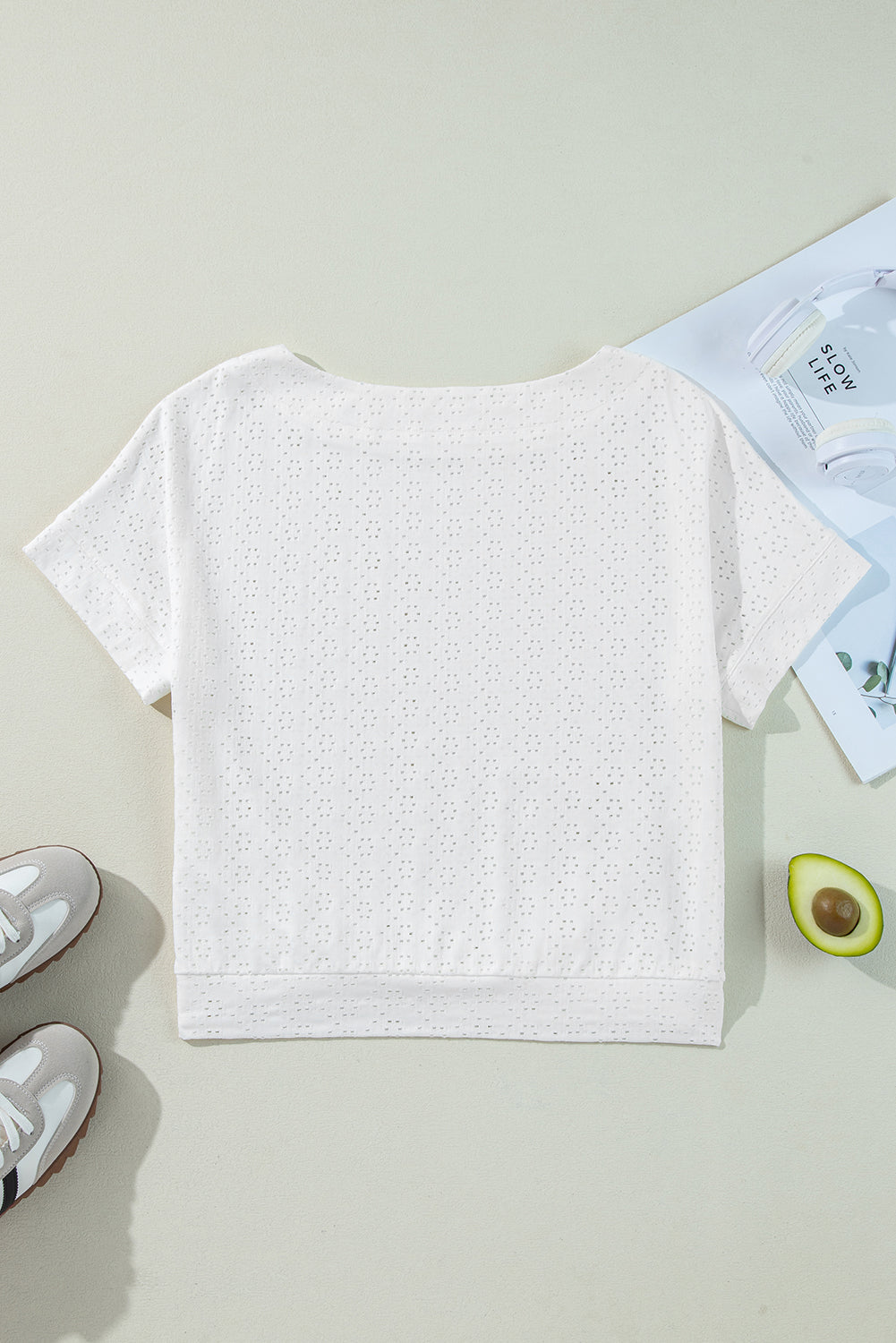 T-shirt décontracté à col bateau et motif œillets