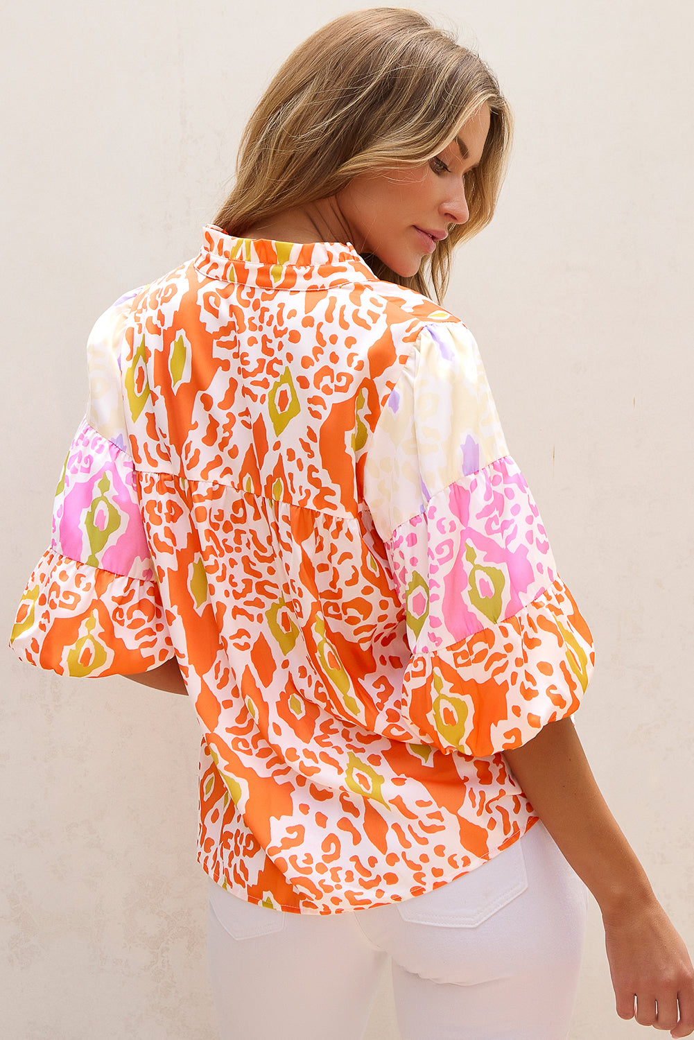Blouse Léopard Colorblock a Manches Bouffantes et Col Fendu