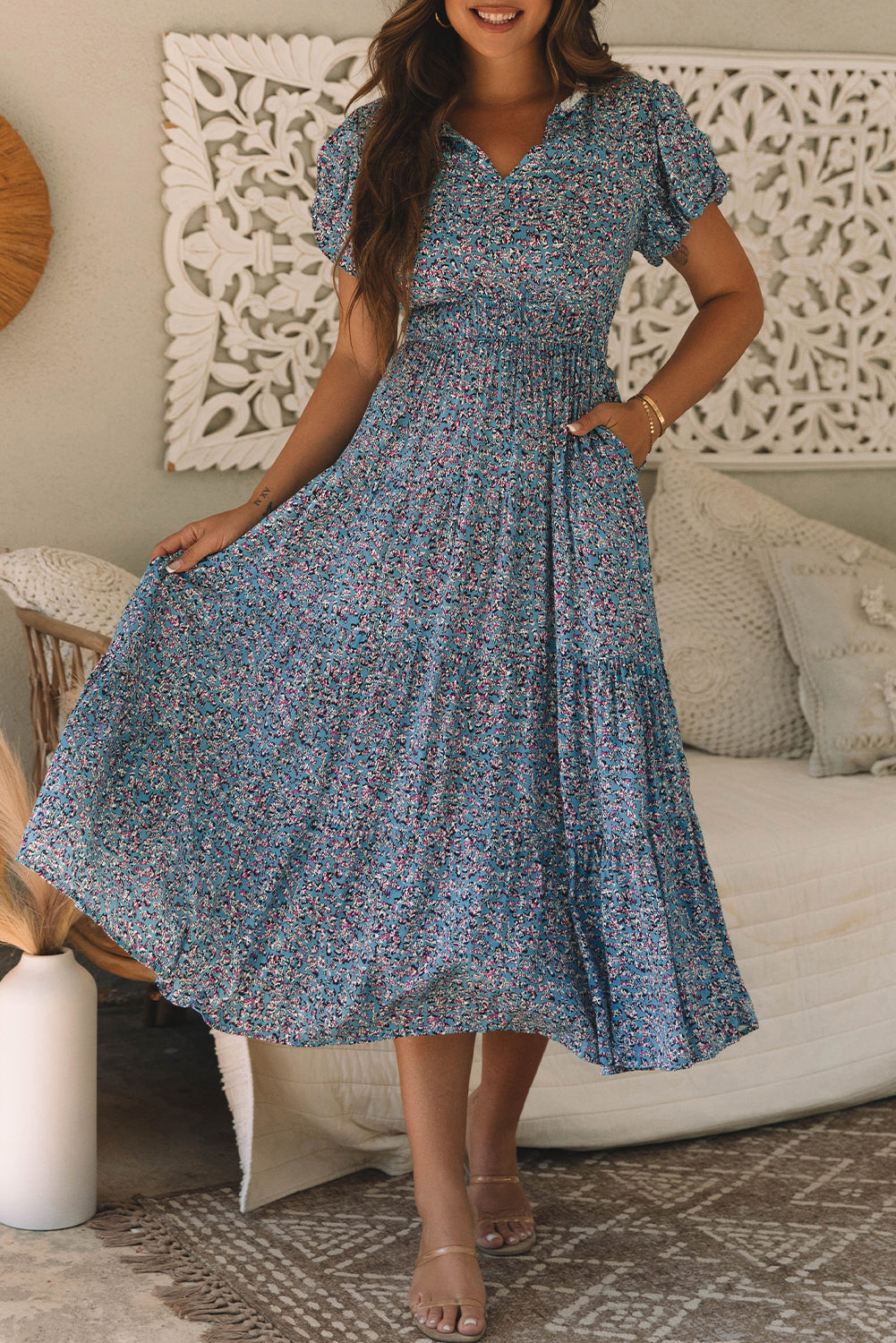 Robe longue imprimée a col en V et froncée a manches courtes bouffantes