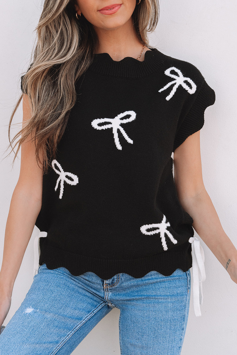 T-shirt à imprimé nœud et ourlet festonné