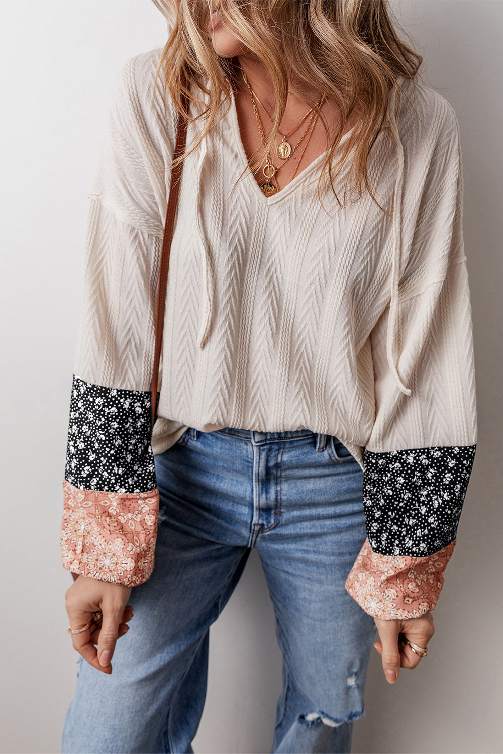 Chemisier à col en V avec cordon de serrage en tricot texturé patchwork floral