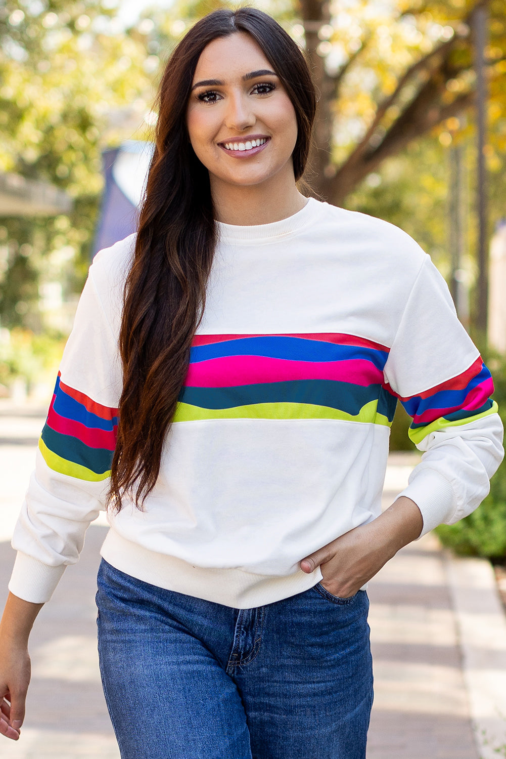 T-shirt a manches longues avec accents rayés colorés