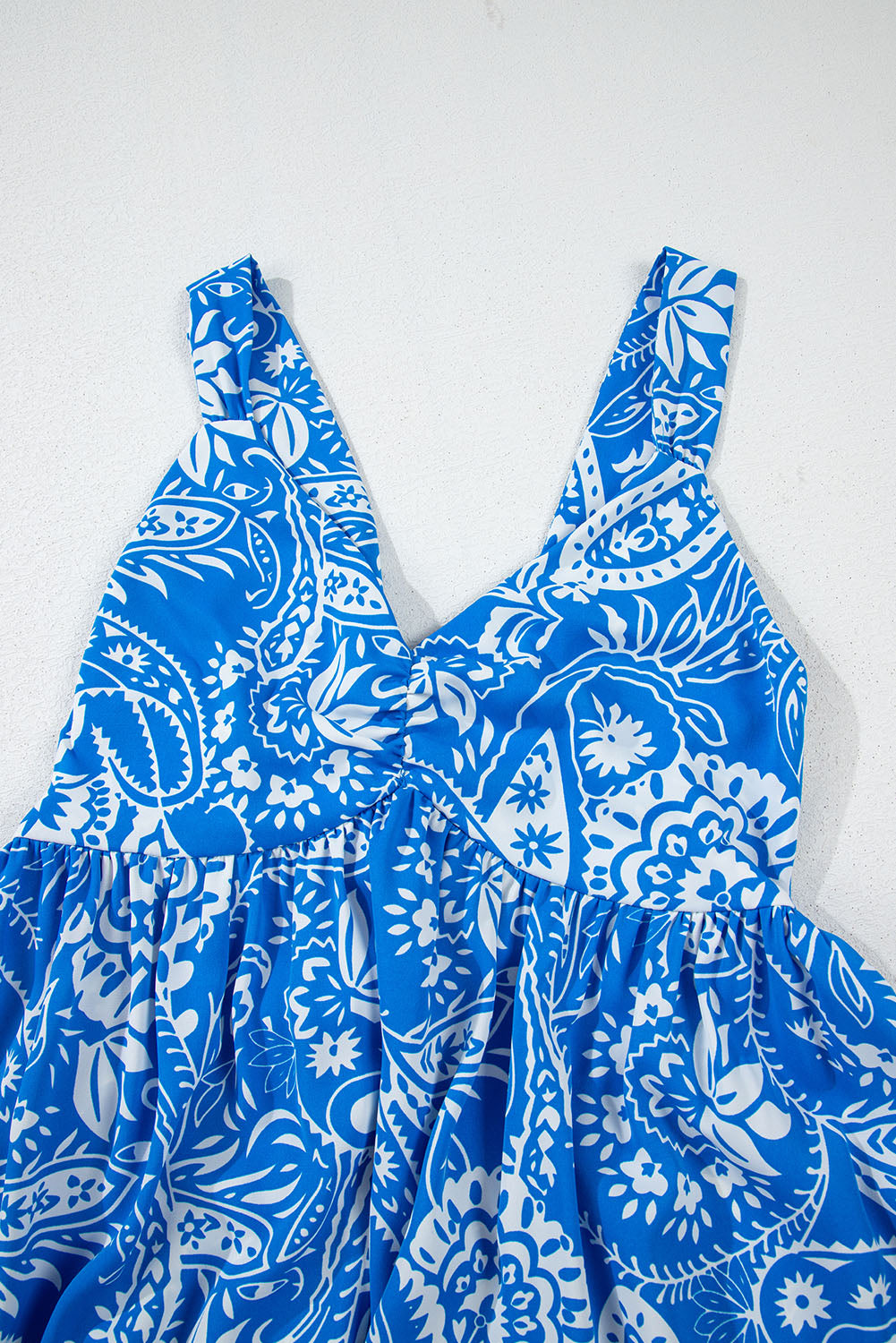 Robe longue dos nu croisée à col en V et motif cachemire