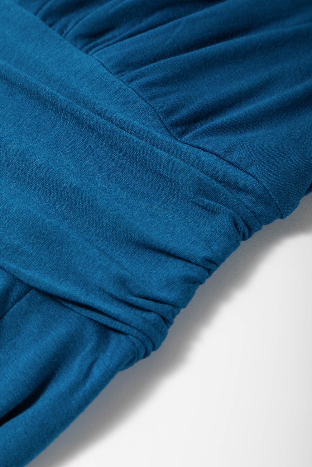 Robe longue froncée à manches courtes et taille haute à col en V