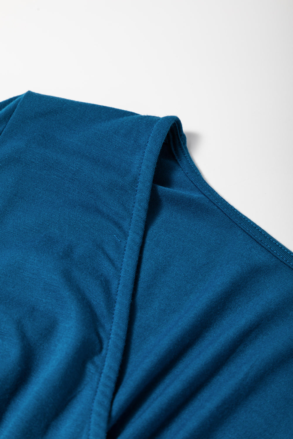 Robe longue froncée à manches courtes et taille haute à col en V