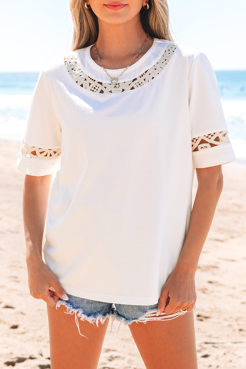 T-shirt décontracté à col rond et dentelle au crochet