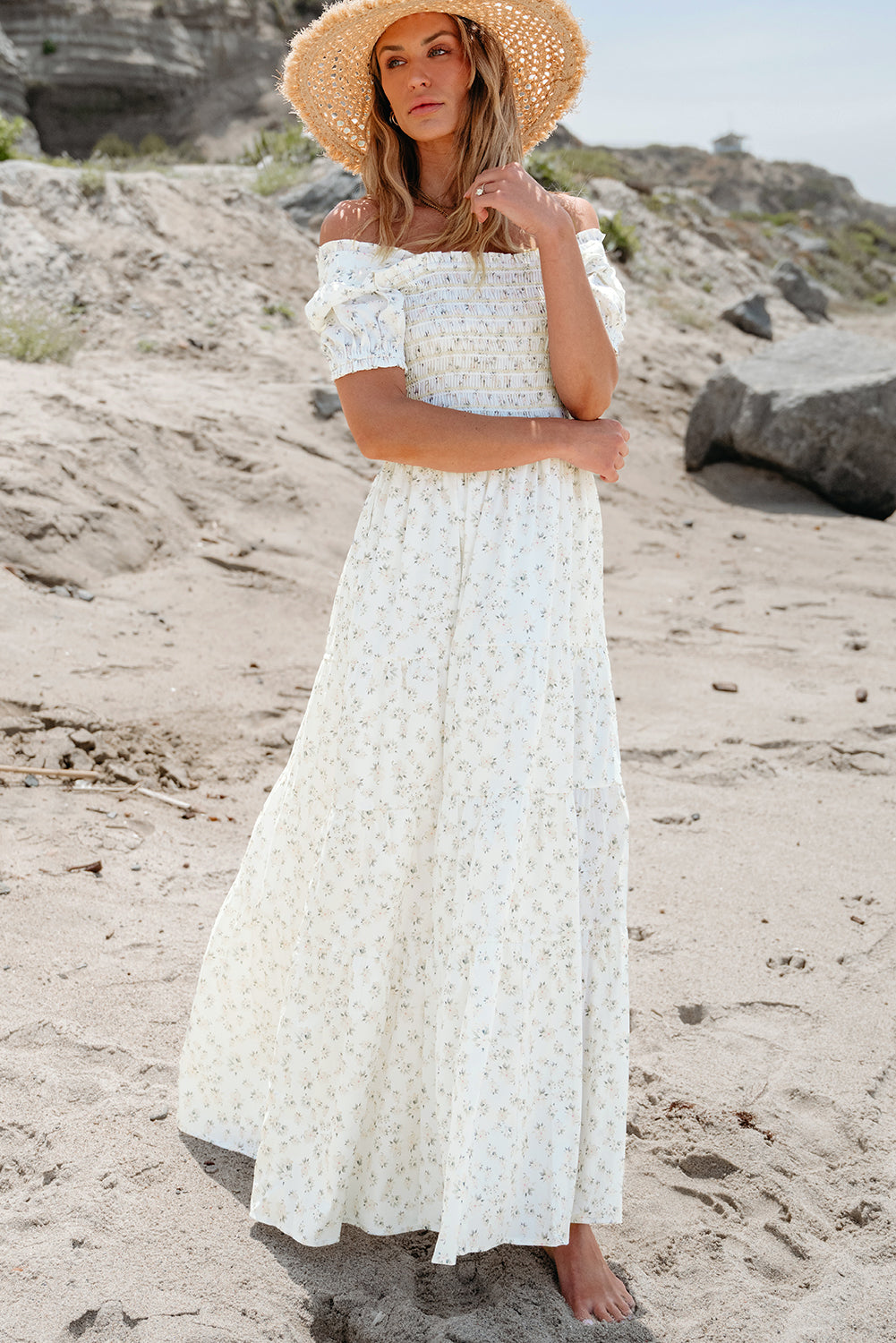 Robe longue florale à volants et corsage froncé à plusieurs niveaux