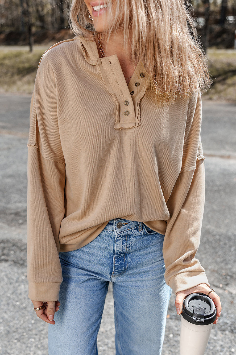 Sweat à capuche décontracté avec boutons et bordure en patchwork uni
