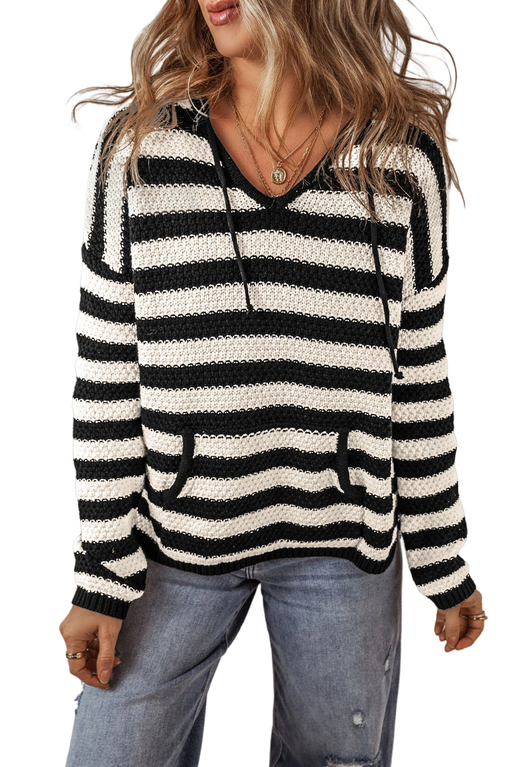 Pull a capuche avec poche et col en V